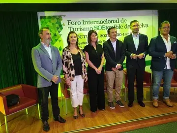 Autoridades y participantes del Foro Internacional de Turismo Sostenible