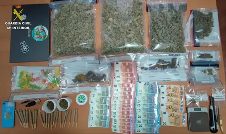 CBDD3305-FCB5-438D-8786-CCF1F8FBA027