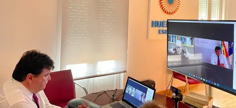 Reunión telemática del alcalde con el astrofísico Juan Pérez Mercader