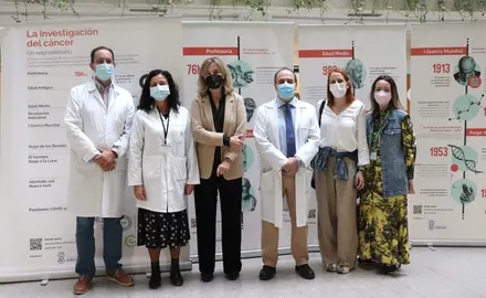 Exposición de la AECC en el Juan Ramón Jiménez