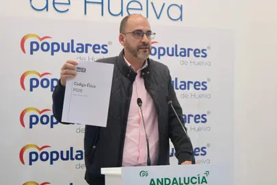 Fern&aacute;ndez, del PP almonte&ntilde;o en rueda de prensa
