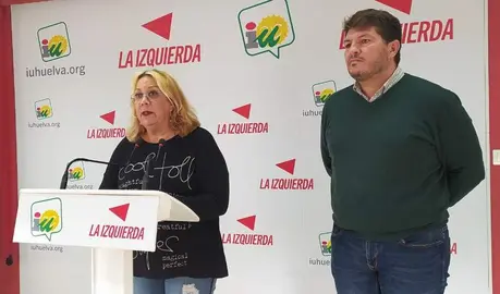 Mónica Rossi y Marcos Toti en la sede de IU Huelva