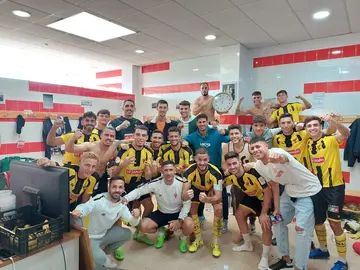 El San Roque celebra su victoria sobre el filial bético.
