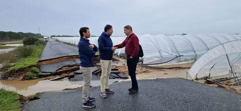 Camino de Las Peñuelas, levantado por las lluvias