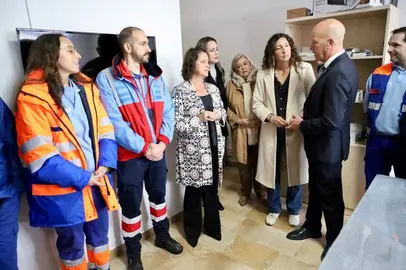 Catalina García y Loles López, junto al alcalde de Calañas, presentan el Equipo Delta