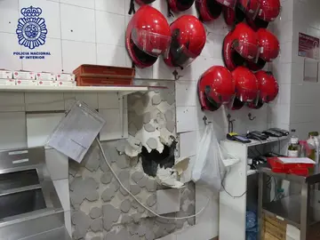 Orificio en la pared para el robo