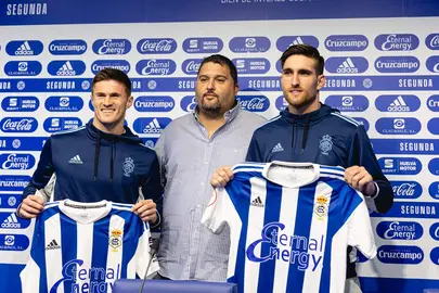 Dani Alejo con los dos únicos fichajes de invierno que ha hecho el Recre.