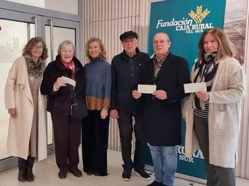 Entrega a varias entidades solidarias de lo recaudado en la exposición de Navidad de Alfonso Aramburu