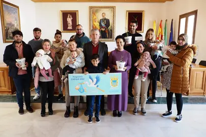 Entrega de los cheques sociales