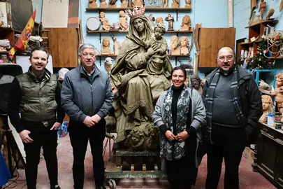 Visita al taller donde Elías realiza la obra carmelita