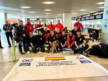 El equipo de Bomberos sin Fronteras a punto de partir, ayer