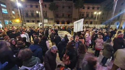 Movilizaci&oacute;n contra el enterramiento de los restos del edificio de Hacienda