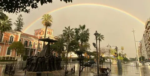 Arcoiris sobre Huelva capital (Foto: M. J Montes)
