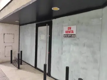 Oficina de La Caixa, cerrada y en venta