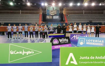 Los dos equipos antes del encuentro.