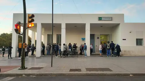 Colas en el centro de salud de La Orden