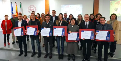 Entrega de reconocimientos, foto de familias