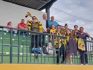 Aficionados del San Roque de Lepe.