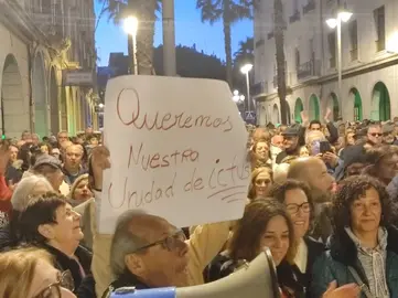 Masiva protesta de la ciudadanía contra los recortes sanitarios, incluida la Unidad de Ictus