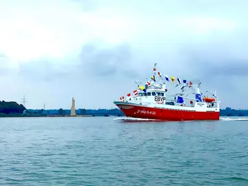 El pesquero Doce de julio entrando en Huelva