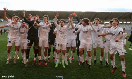 Yeray Lancha y sus compañeros celebrando el título.