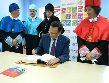 El consejero Villamandos, en la UHU