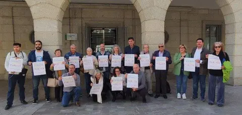 Mónica Rossi y Marcos Toti, con más representantes de varios de los colectivos convocantes