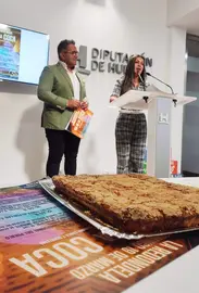 Primer plano del dulce típico de Cuaresma, la Coca