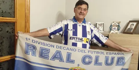 CON SU BANDERA RECREATIVISTA DEDICADA A LOS DONANTES