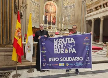 José Jaime Brosel, rector de la Iglesia Nacional Española en Roma -izquierda-, y el corredor popular Antonio Bendala.