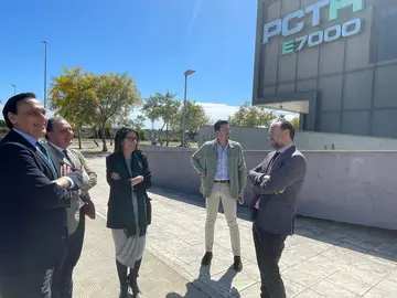 Villamandos y el alcalde de Aljaraque, David Toscano, visitan el E7000