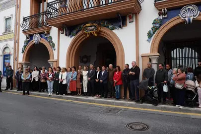 Minuto de silencio y homenaje a la víctima a las puertas del Ayuntamiento palermo