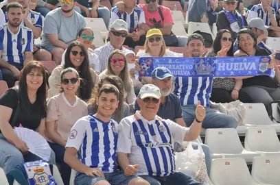 Aficionados del Recreativo en un partido.