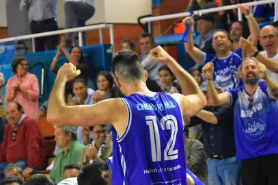 Chemari Morales celebrando una canasta del Ciudad de Huelva.