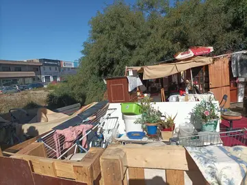 Limpieza de la parcela ocupada en El Molino