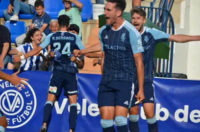 El Recre celebra uno de sus goles.