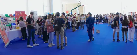 Estudiantes en las jornadas de la UHU