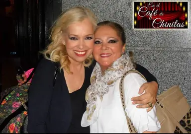 Blanca Villa, a la derecha de la foto