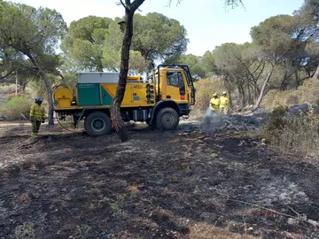 Efectivos del Infoca en un incendio