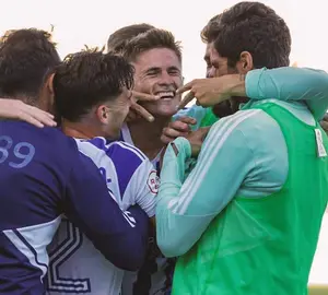 Chinchilla celebra su gol.