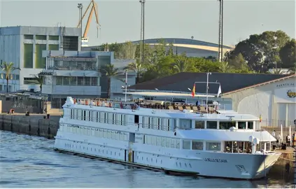 El crucero La Belle en el Muelle de Levante