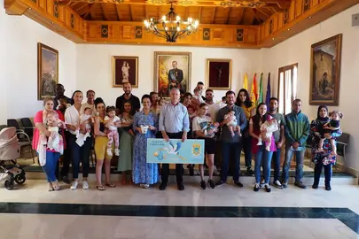 Entrega de cheques bebés