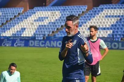 Abel Gómez en un entreno del Recre.