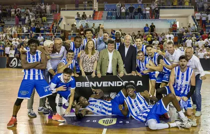 El Enrique Benítez celebra su histórico ascenso a la LEB Plata.