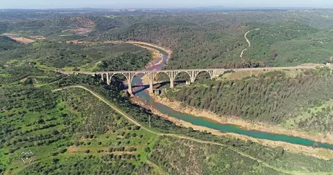 Puente de la Alcolea, junto a la presa paralizada