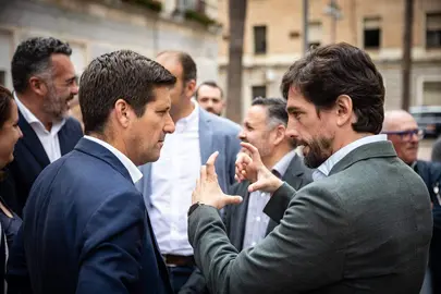 23052023 Adri&aacute;n V&aacute;zquez en Huelva junto a Longoria