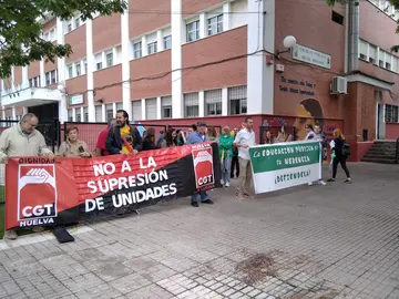 Protesta por la eliminación de unidades