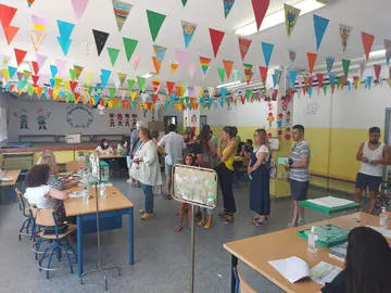 Votaciones en un colegio de la capital