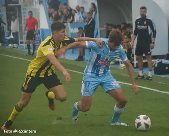 Lance del partido entre el Deportivo Aragón y el CD Coria.