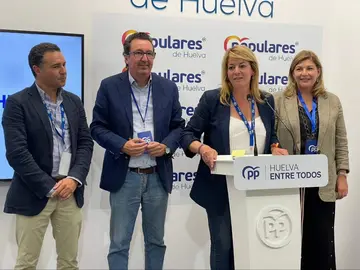 Miranda interviene ante Arias, Manuel Andrés y Berta Centeno, tras su victoria electoral en Huelva